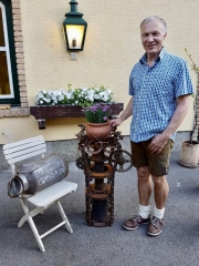 Kunstvolles Dreimaederlhaus