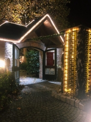 Kunstvolles Dreimaederlhaus